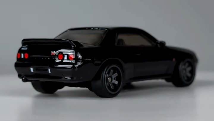 Машинка Premium Hot Wheels Nissan Skyline GT-R (BNR32) Fast