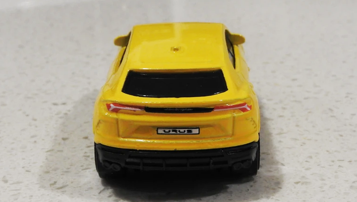 Машинка Базова Hot Wheels '17 Lamborghini Urus Exotics 1:64 GHB36