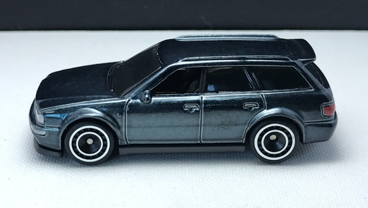 Машинка Базовая Hot Wheels `94 Audi Avant RS2 Super Treasure Hunt