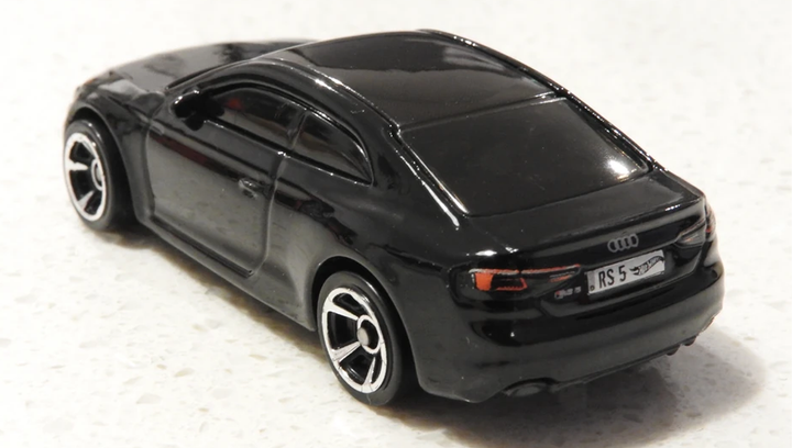 Машинка Базова Hot Wheels Audi RS 5 Coupe Turbo 1:64 GHF39 Black - Фото 4 Машинка Базова Hot Wheels Audi RS 5 Coupe Turbo 1:64 GHF39 Black - зображення 4