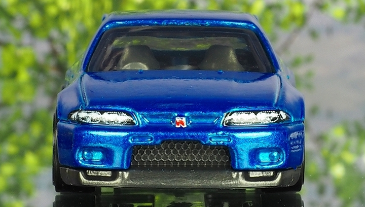 Машинка Базовая Hot Wheels Nissan Skyline GT-R R33 Then and Now 1
