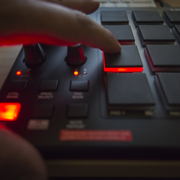 MIDI-контроллер AKAI MPD218 Black - зображення 5