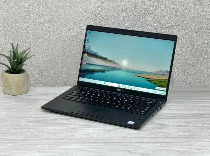 Ноутбук Dell Latitude 7390 / 13.3 Ноутбук Dell Latitude 7390 / 13.3