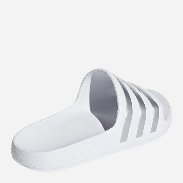 Дитячі шльопанці для дівчинки adidas Adilette Aqua K F35555 32 Білі (4059808224084) - зображення 4