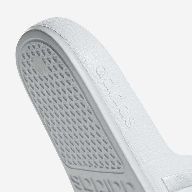 Підліткові шльопанці для дівчинки adidas Adilette Aqua K F35555 35 Білі (4059808224008) - зображення 9