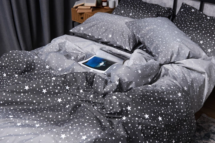 Комплект постельного белья Moon&Star Микросатин Premium Starry Night Полуторный 143х210 см наволочки 2х40х60 см (MS-820005125) - Фото 7 Комплект постельного белья Moon&Star Микросатин Premium Starry Night Полуторный 143х210 см наволочки 2х40х60 см (MS-820005125) - изображение 7