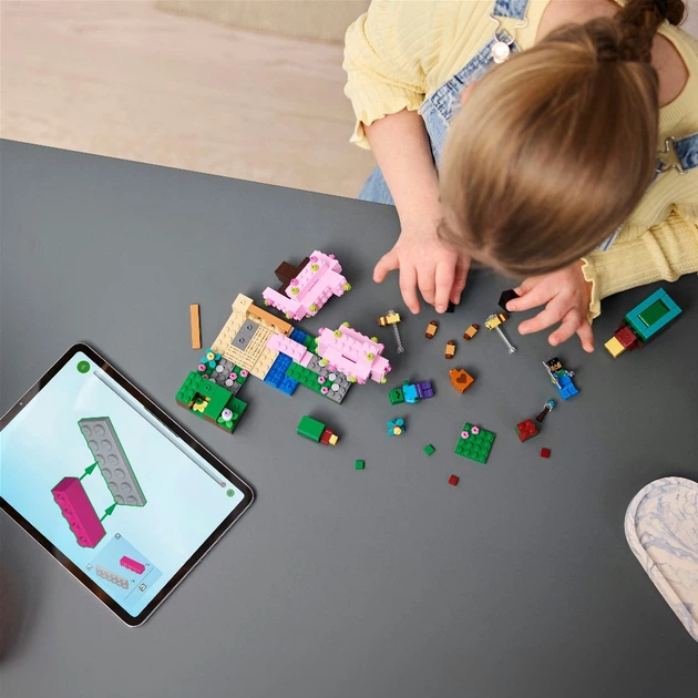 Конструктор LEGO Minecraft Цветущий вишневый сад 304 детали (21260