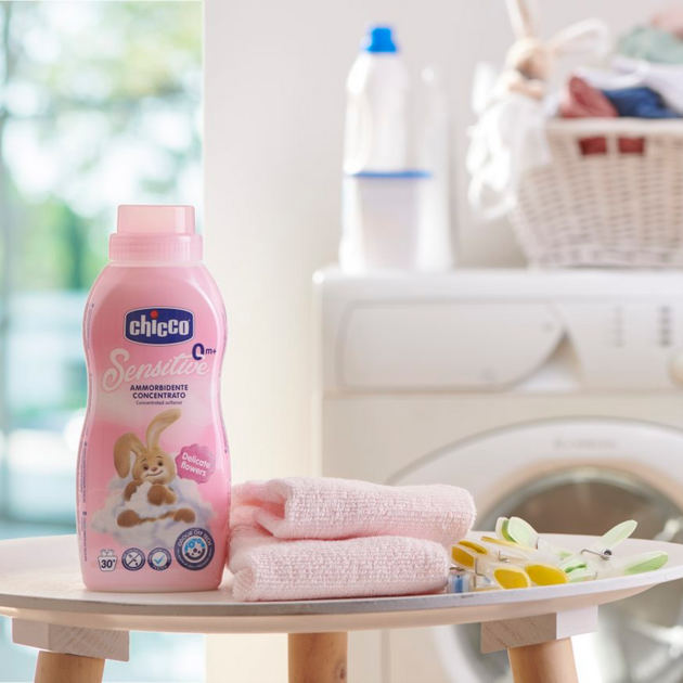 Ополіскувач-пом'якшувач тканин для дитячої білизни 0+ Chicco Sensitive Delicate flowers 750мл 30 прань - зображення 2