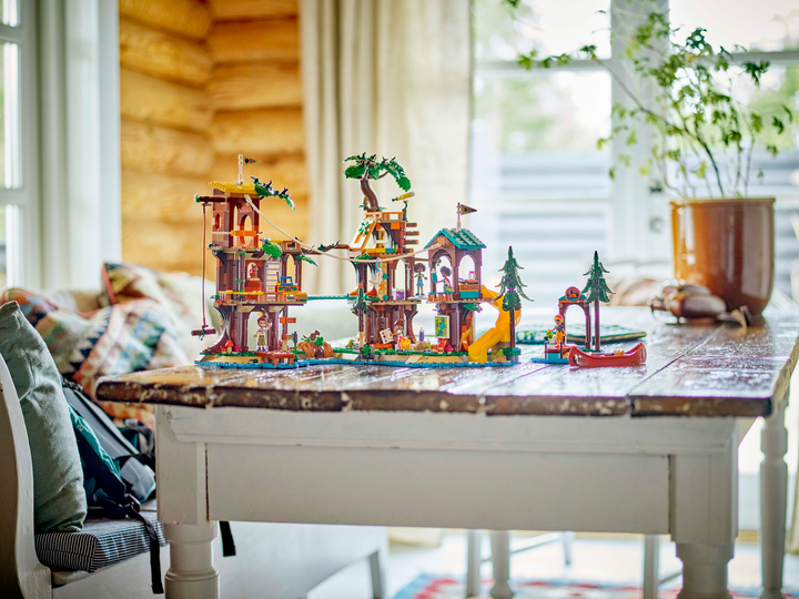 Zestaw klocków LEGO Friends Domek na drzewie na obozie kempingowym 1128 elementów (42631) - obraz 13