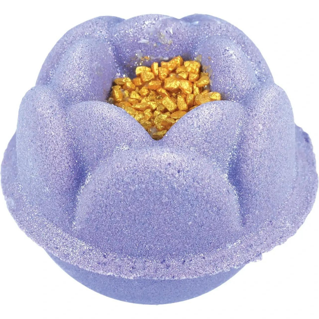 Бомбочка для ванни у формі квітки фіолетова Bomb Cosmetics Gone With The Wisteria - Фото 1 Бомбочка для ванни у формі квітки фіолетова Bomb Cosmetics Gone With The Wisteria - зображення 1