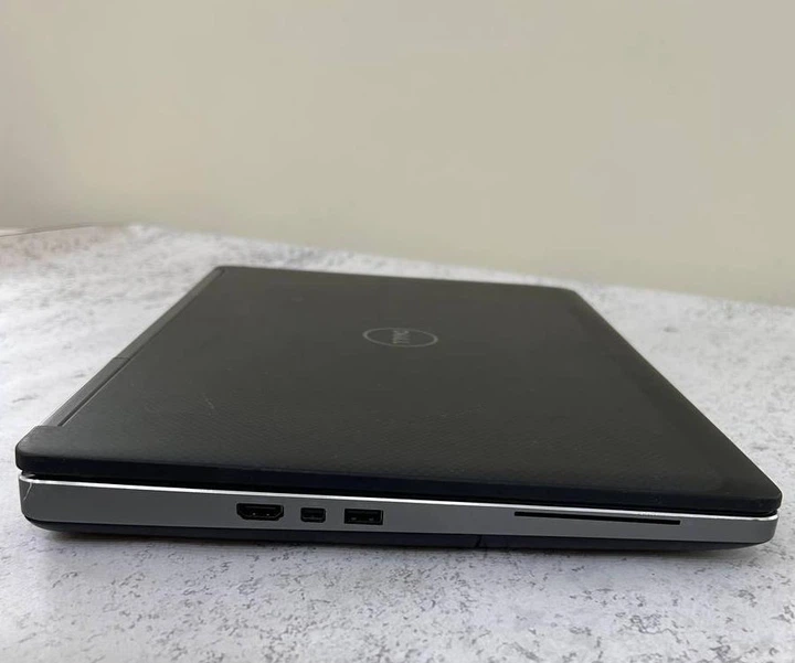 Ноутбук Dell Precision 7510 мобильна графічна станція / core i7 -6