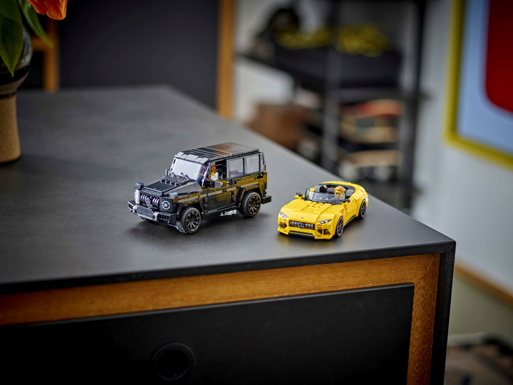 Конструктор LEGO Speed Champions Mercedes-AMG G 63 i Mercedes-AMG SL 63 808 деталей (76924) - зображення 10