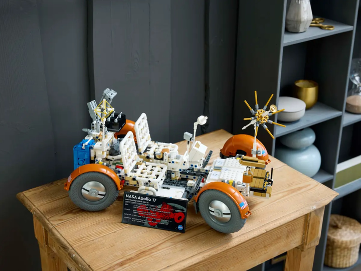 Конструктор LEGO Technic NASA Apollo - машина LRV 1913 деталей (42182) - зображення 8