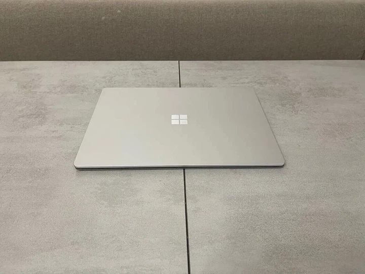 c*8様 Microsoft Surface Laptop3 シルバー Surface Laptop 3 13.5型 Core i5-1035G7レビュー！アルカンターラ