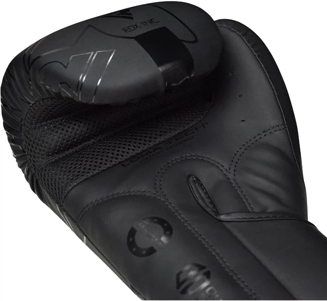 Боксерские перчатки RDX F6 Kara 16 унций + Капа Matte Black (BGR-F6MB-16OZ) - Фото 9 Боксерские перчатки RDX F6 Kara 16 унций + Капа Matte Black (BGR-F6MB-16OZ) - изображение 9