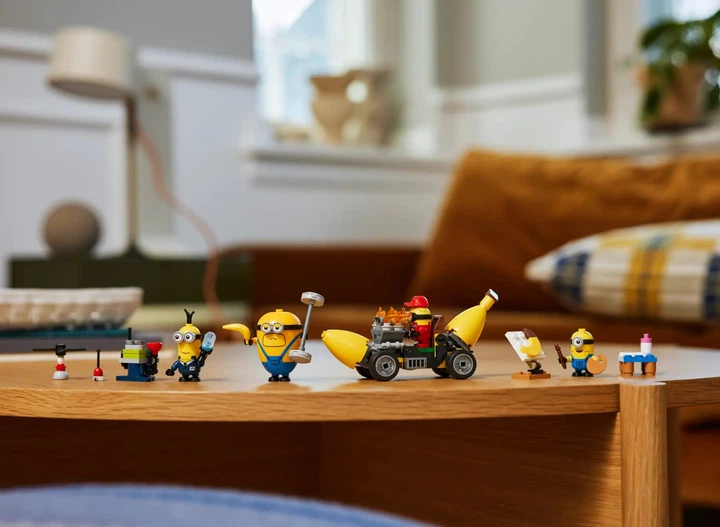 Zestaw klocków LEGO Despicable Me Minionki i bananowóz 136 elementów (75580) - obraz 8