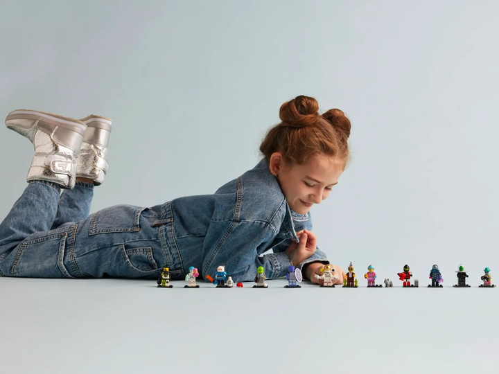 Zestaw klocków LEGO Minifigurki Kosmos Seria 26 36 sztuk (71046) - obraz 9
