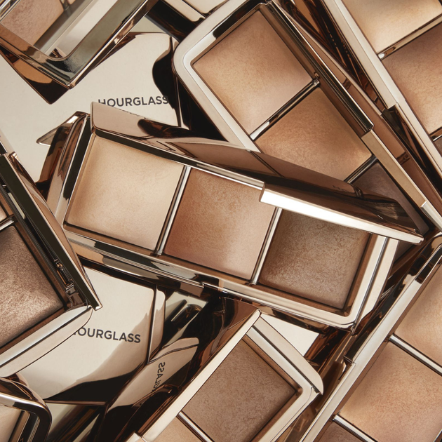 Палетка хайлайтер + бронзер + пудра з ефектом сяйва Hourglass Ambient™ Lighting Palette Volume II 3 х 3 г - Фото 6 Палетка хайлайтер + бронзер + пудра з ефектом сяйва Hourglass Ambient™ Lighting Palette Volume II 3 х 3 г - зображення 6