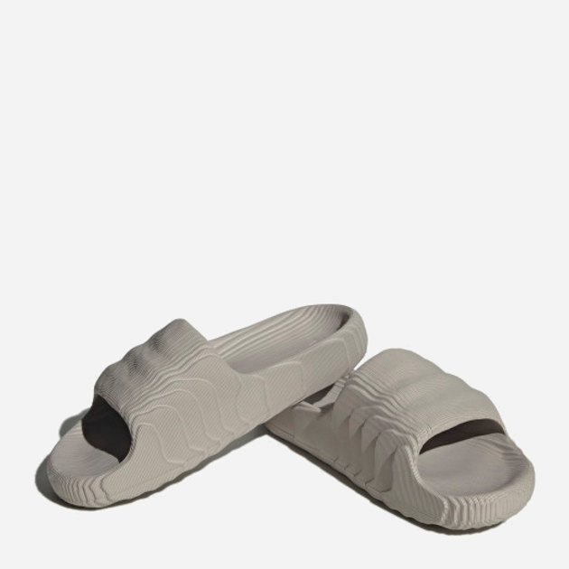 Чоловічі шльопанці для пляжу Adidas Adilette 22 HQ4670 51 Світло-коричневі (4066749534585) - зображення 4