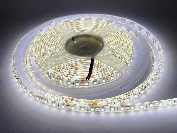 Світлодіодна стрічка 1 м SMD3528 120 LED 12В 9.6Вт/м IP65 4000-4500К нейтральний білий - Фото 2 Світлодіодна стрічка 1 м SMD3528 120 LED 12В 9.6Вт/м IP65 4000-4500К нейтральний білий - зображення 2