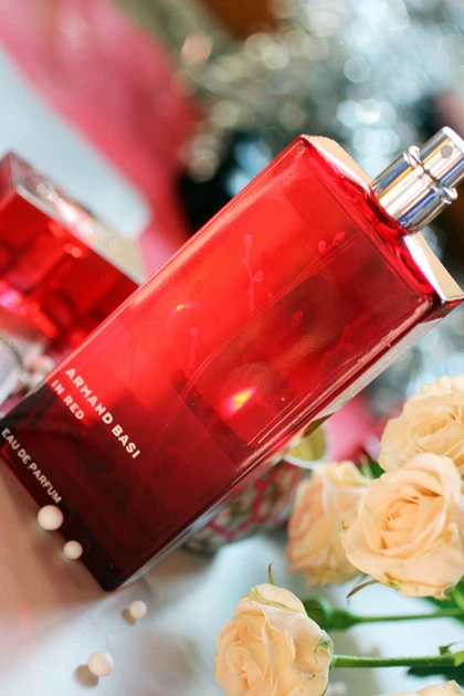 Woda perfumowana damska Armand Basi In Red 50 ml (8427395940186) - obraz 3