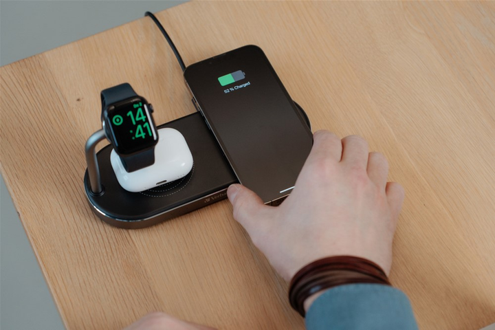 Bezprzewodowa stacja ładująca Verbatim 3-w-1 do Apple Watch i 2 telefonów (23942495574) - obraz 15