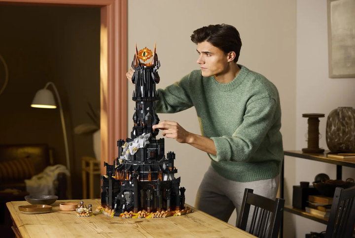 Конструктор LEGO Icons Володар перснів: Barad-dur 5471 деталей (10333) - зображення 13