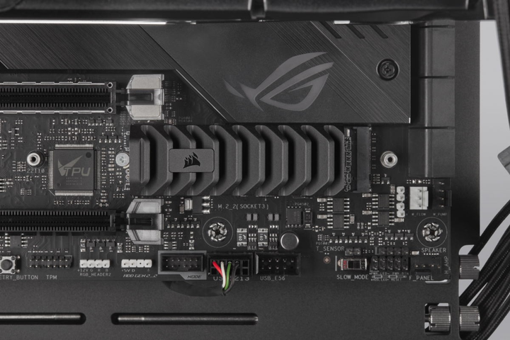 SSD dysk Corsair MP600 Pro XT 2TB M.2 NVMe PCIe 4.0 x4 3D NAND (TLC) (CSSD-F2000GBMP600PXT) - obraz 4