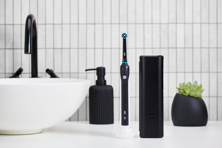 Електрична зубна щітка Oral-B Pro 1 Cross Action 750 Black (4210201203988) - зображення 3