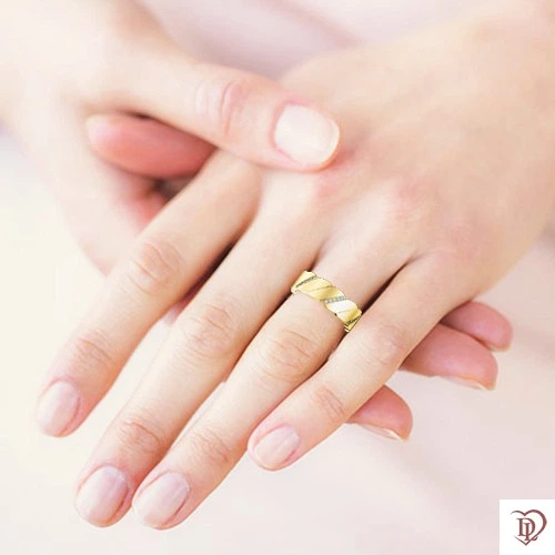 Обручальное кольцо DIAMOND of LOVE "Благословение небес: Лёд и пламя" в желтом золоте, 16,5р - Фото 2 Обручальное кольцо DIAMOND of LOVE "Благословение небес: Лёд и пламя" в желтом золоте, 16,5р - изображение 2
