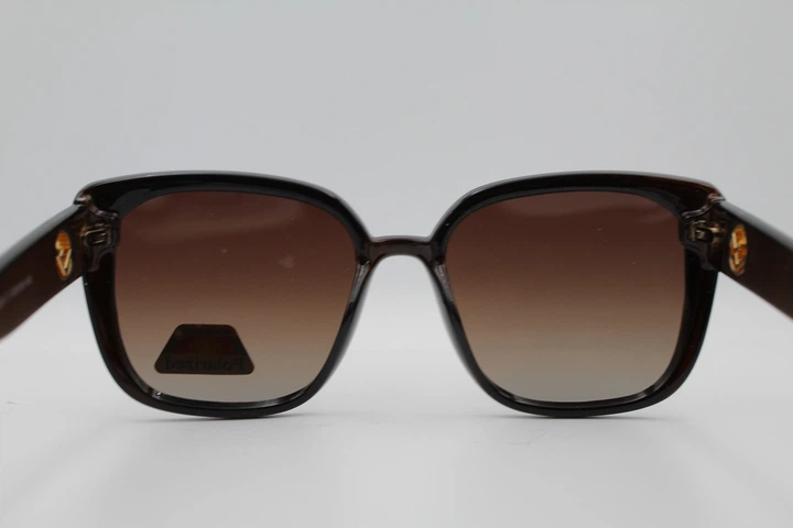 Жіночі модні сонцезахисні окуляри Polarized PO3028 - Фото 4 Жіночі модні сонцезахисні окуляри Polarized PO3028 - зображення 4