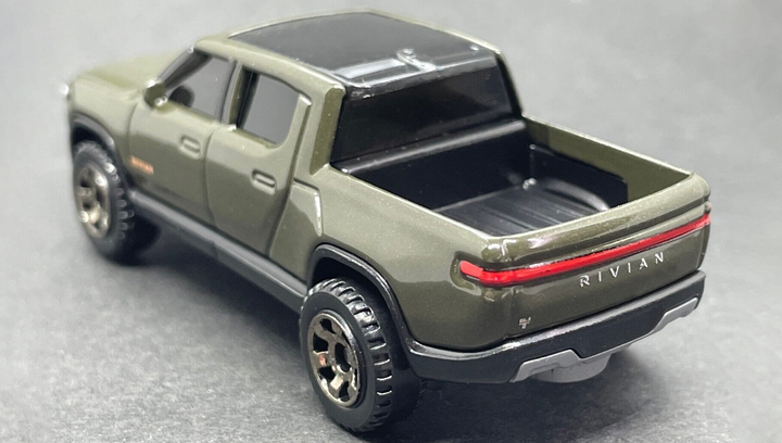 Машинка Велике Місто Matchbox Rivian Rivian R1T Highway 1:64 HLC70 Green - Фото 3 Машинка Велике Місто Matchbox Rivian Rivian R1T Highway 1:64 HLC70 Green - зображення 3