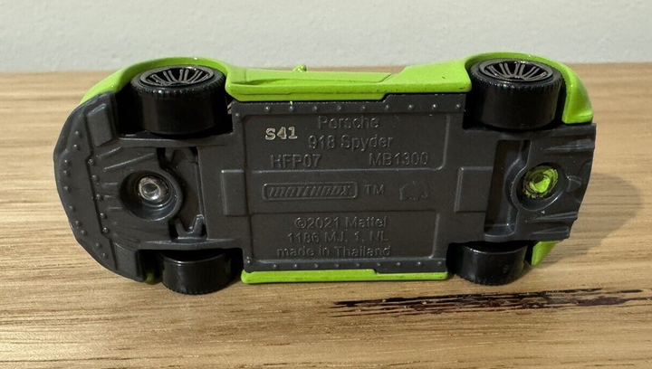Машинка Велике Місто Matchbox Porsche 918 Spyder Showroom 1:64