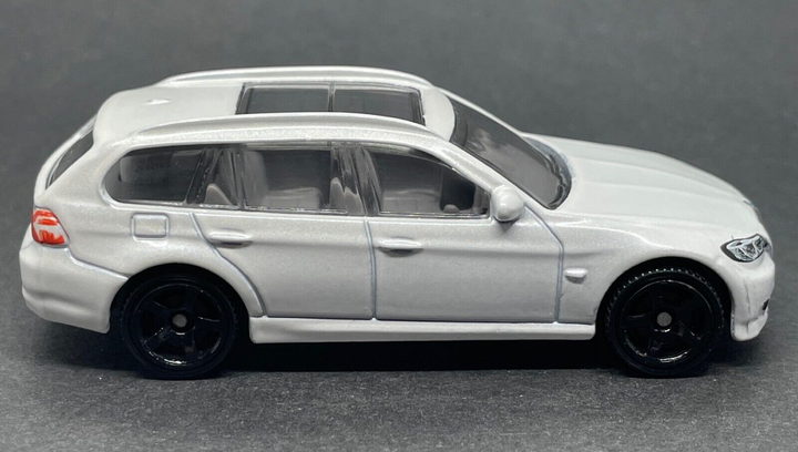 Машинка Большой Город Matchbox 2012 BMW 3 Series Touring Highway 1:64 HLC71 White - Фото 5 Машинка Большой Город Matchbox 2012 BMW 3 Series Touring Highway 1:64 HLC71 White - изображение 5