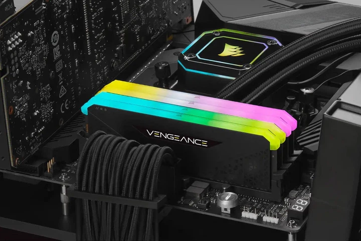 Pamięć&nbsp;Corsair DDR4-3600 16384MB PC4-28800 (Kit of 2x8192) Vengeance RGB RS Black (CMN16GX4M2Z3600C18) - obraz 4