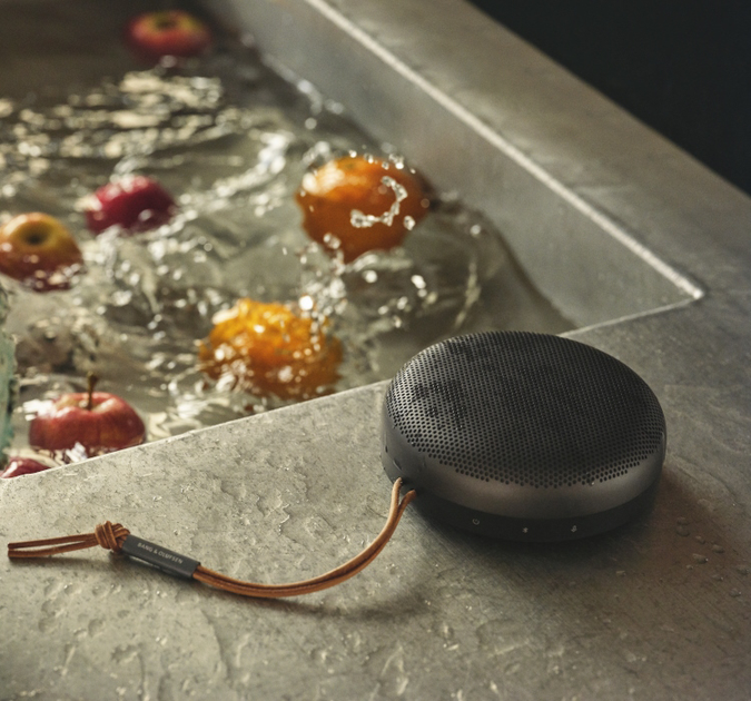 最終値下BANG&OLUFSEN A1 2ND GENERATION ブラック Amazon.co.jp: バング・アンド・オルフセン (Bang & Olufsen