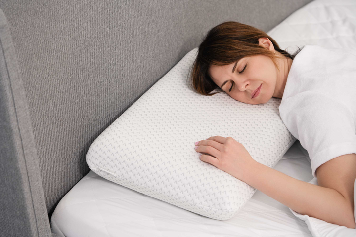 Подушка ортопедична Ardesto Sleepwell Memory foam Прямокутна Біла 60х40х12 см (ART6040CLP) - зображення 6
