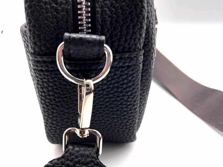 Стильна та містка жіноча сумка cross-body зі змінним декоративним ременем Miami-15455 чорна - зображення 7