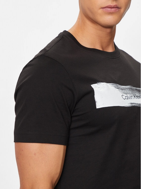 Футболка бавовняна чоловіча Calvin Klein K10K113113-BEH L Чорна (8720109954814) - зображення 4