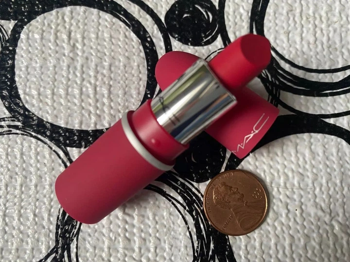 Матова губна помада MAC Powder Kiss Shocking Revelation (1,5 гр) - зображення 4