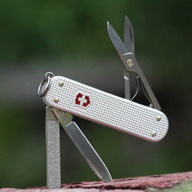 Складаний ніж VICTORINOX Classic SD Colors Alox Barelycorn Vx06221.26 - зображення 1