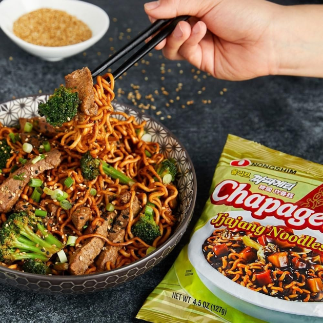 Лапша быстрого приготовления со сладким черным соевым соусом Чачжан Chapaghetti Nongshim 140г 8801043157728 - зображення 2