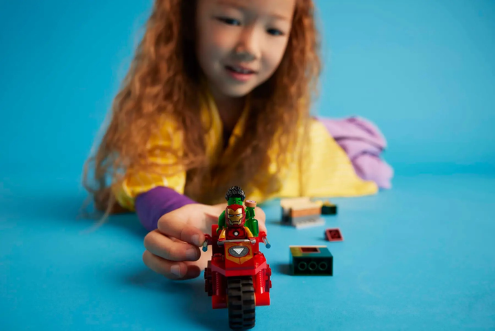 Zestaw klocków LEGO Duplo Iron Man z motocyklem i Hulk 68 elementów (76287) - obraz 9