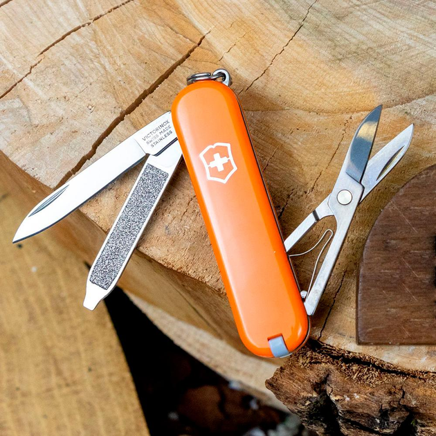 Складной нож-брелок VICTORINOX Classic Mango Tango 7 функций 4 см, нержавеющая сталь X50CrMoV15 - изображение 1