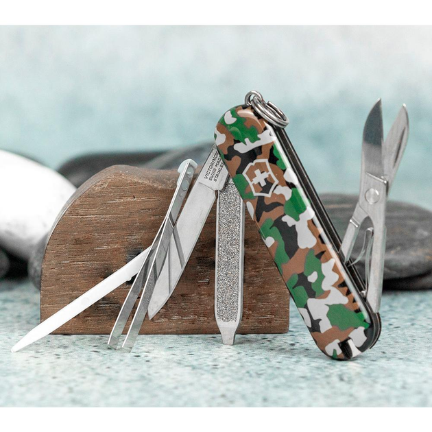 Складаний ніж-брелок VICTORINOX Classic Camo Green 7 функцій 4 см, нержавіюча сталь X50CrMoV15 - зображення 2