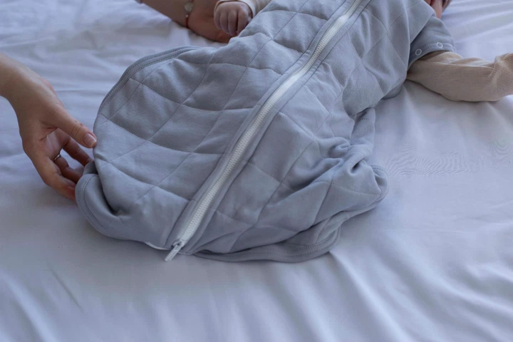 Дитячий обважений спальник LULLABOO L 104 см 12-24 місяці Сірий - зображення 2