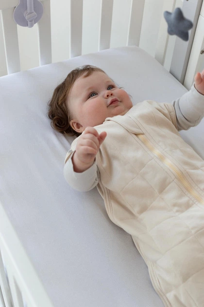 Дитячий обважений спальник LULLABOO М 92 см 9-18 місяців Молочний - Фото 2 Дитячий обважений спальник LULLABOO М 92 см 9-18 місяців Молочний - зображення 2