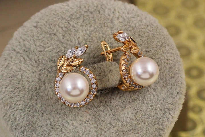 Серьги Xuping Jewelry Лавры с жемчугом 1,6 см золотистые - изображение 2