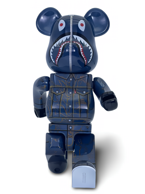 Статуэтка Bearbrick x BAPE x Levis 400% 28 см Medicom Toy Акула в костюме. - изображение 11