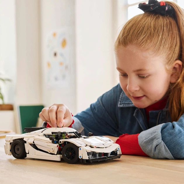 Конструктор LEGO Technic Koenigsegg Jesko Absolut - Білий гіперкар
